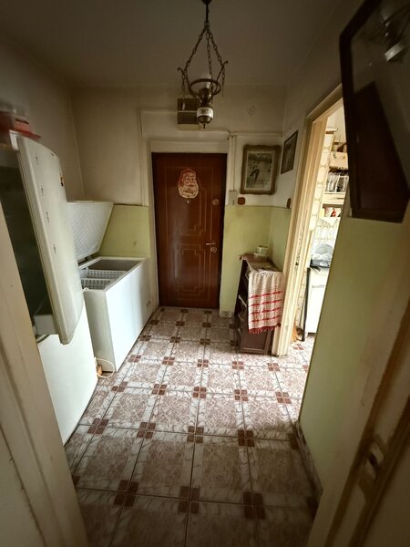 Titan Liviu Rebreanu etj 1, geam baie